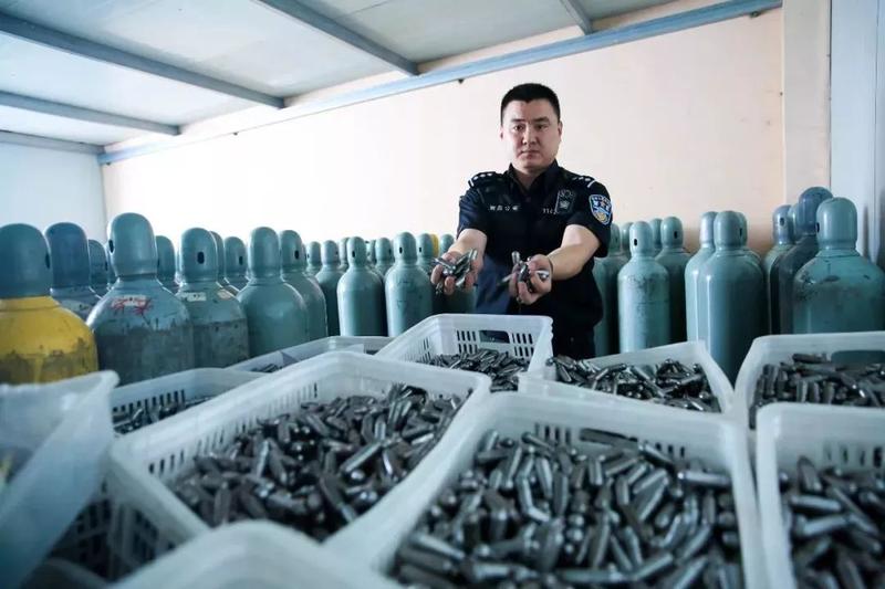 “致命化學(xué)師”終被端！即墨一“搞笑”團(tuán)伙的瘋狂之旅與覆滅記